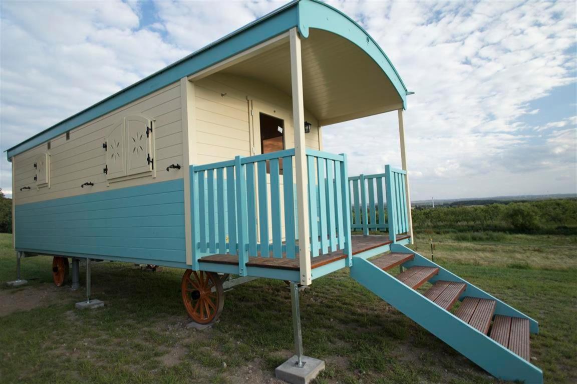Zauberwagen Zirkuswagen Naturwagen Kropelin Экстерьер фото
